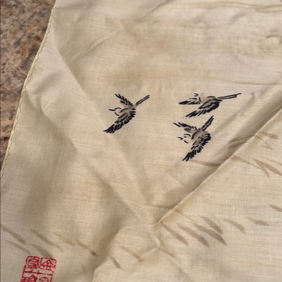 Vintage Japanese cream scarf with birds on it - Picture 5 of 8
